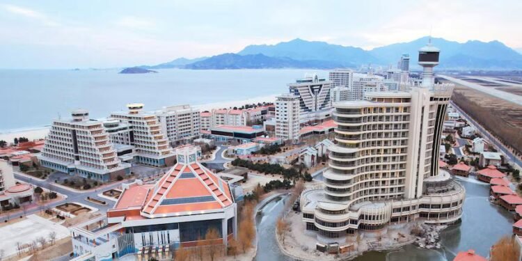 Noord‑Korea is nabij Wonsan op de oostkust druk bezig met de opening van het Wonsan‑Kalma resort
