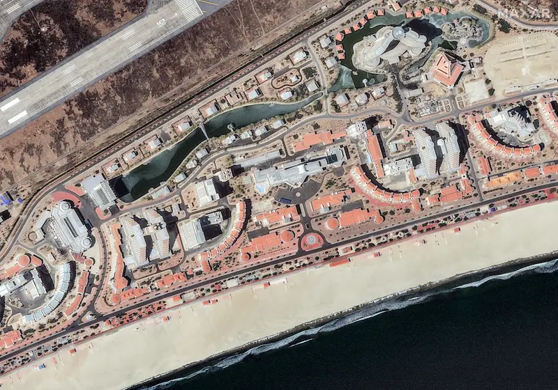Satellietfoto van het megaresort in Wonsan, Noord-Korea, toont het uitgebreide toeristische complex, symbool van Kim Jong-un’s economische ambitie en groei.